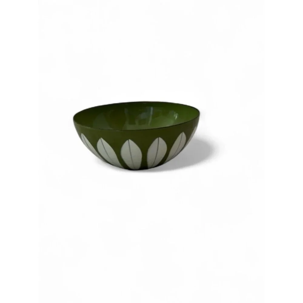 Catherineholm Set of 4 Mid Century Modern Avocado Green White Lotus Enamel Bowls